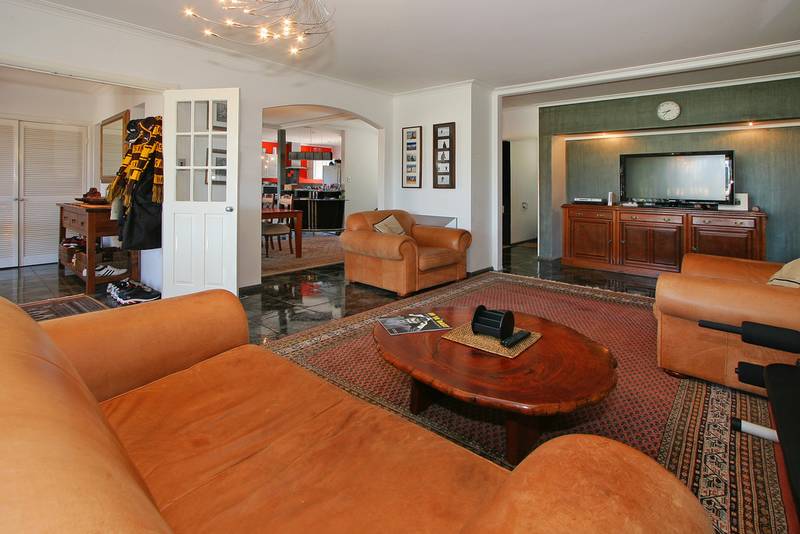 Executive Family Home on 1,314sqm Picture 2