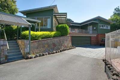 Pristine Residence on Half Acre Picture