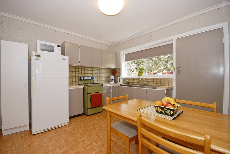 Easy To Live In, Easy To Let Out Picture 2