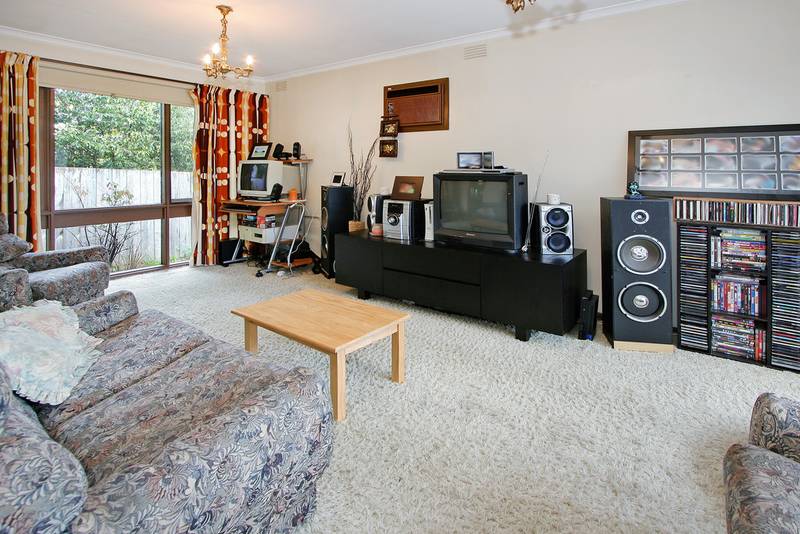 Easy To Live In, Easy To Let Out Picture 2