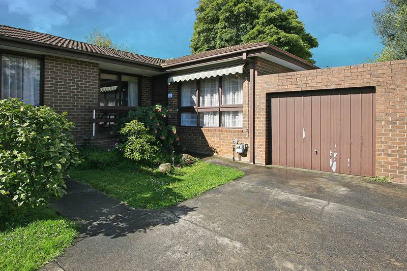 Easy To Live In, Easy To Let Out Picture 1