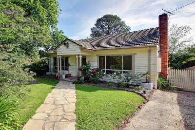 Delightful Character Home with Possible Subdivision Potential (STCA) Picture Delightful Character Home with Possible Subdivision Potential (STCA) Picture