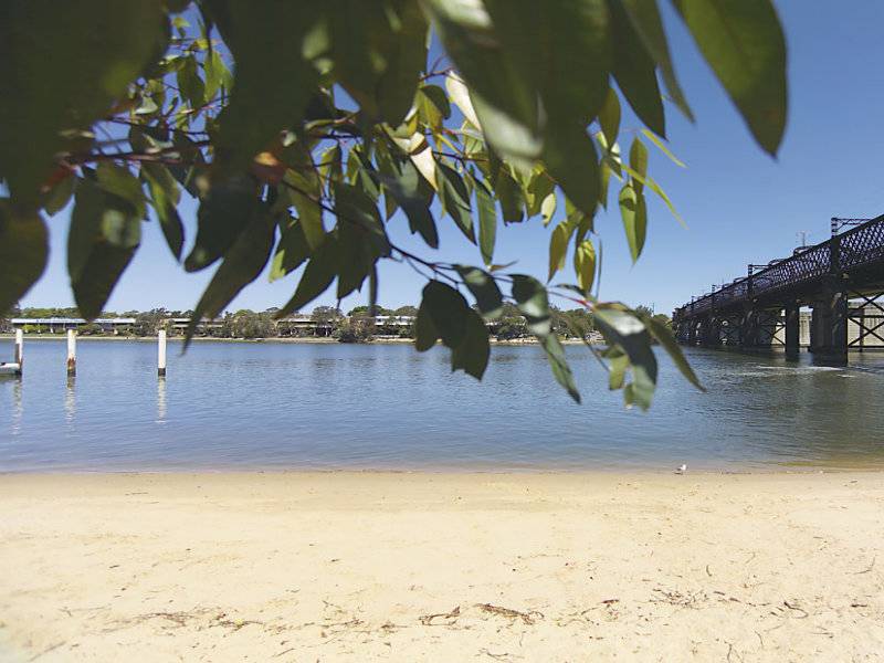 A GREAT 1 BEDROOM APARTMENT TO ADD TO YOUR Picture 3