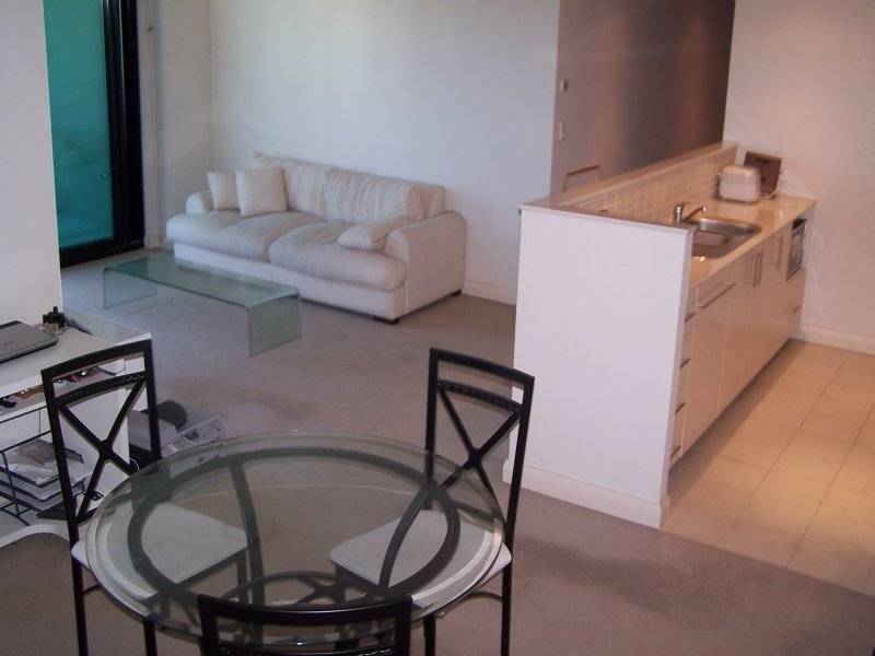 IMPRESSIVE STYLE, SIZE & LOCATION! Picture 2