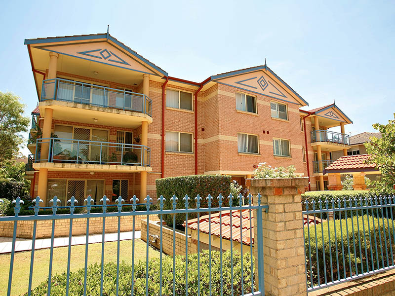 REALLY ONE OF GLADESVILLES OUTSTANDING APARTMENTS Picture 2