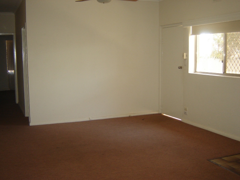 2/745 Beryl Street Picture 3