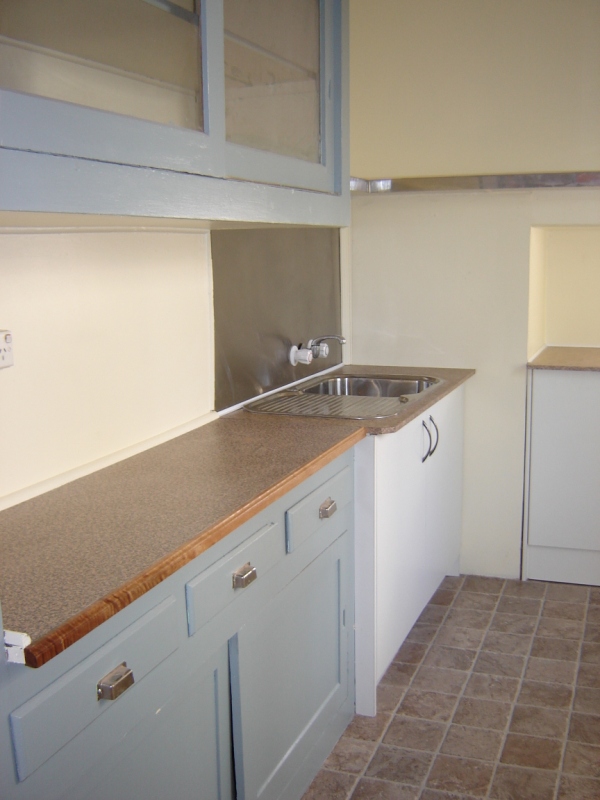 325 Hebbard Street Picture 2