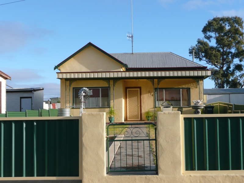 Low Maintenance 4 Bedroom Picture 2