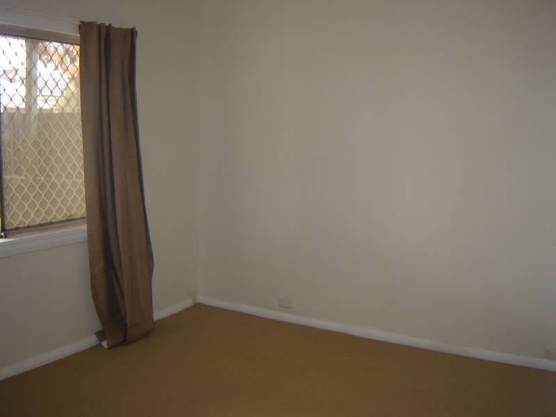 348 Wolfram Street Picture 2