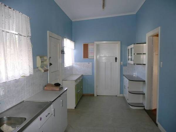 Central 3 Bedroom Picture 3