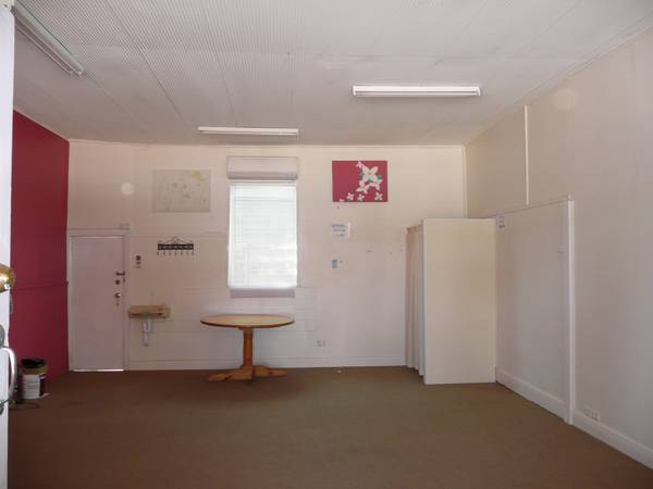 Shop with Passing Traffic Picture 2