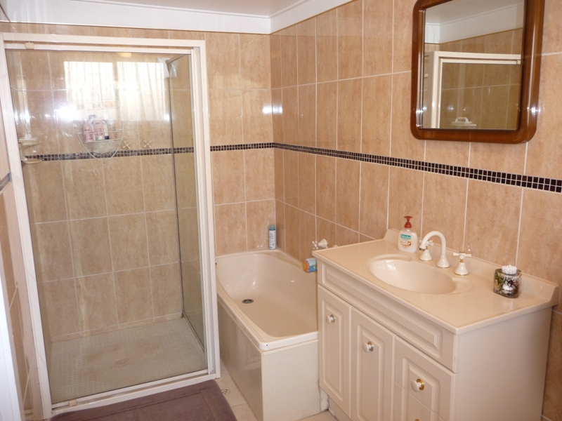 502 Cummins Street Picture 3