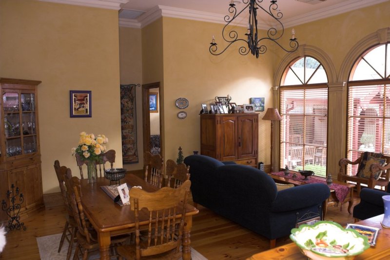 Quality 3 or 4 Bedroom Picture 2