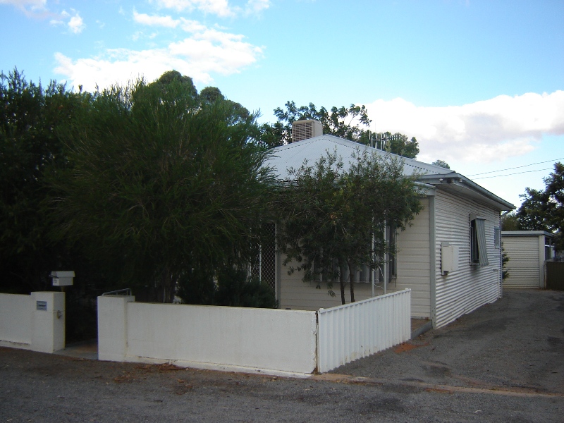 533 Chapple Street Picture 1