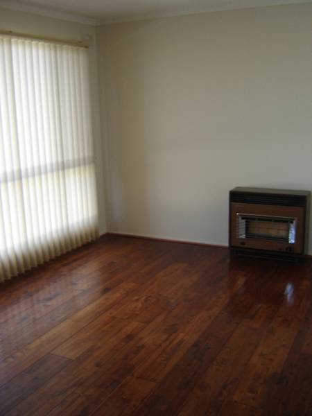 340 Hebbard Street Picture 2