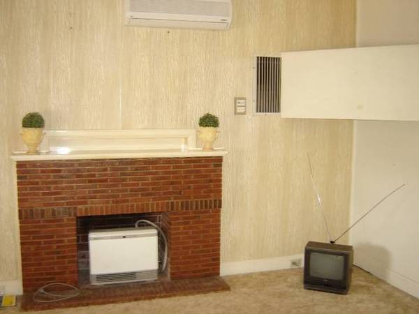 468 Crystal Street Picture 3