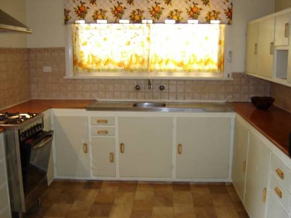 468 Crystal Street Picture 1