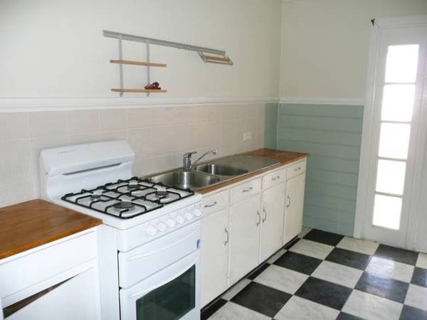 Central Cottage Picture 3