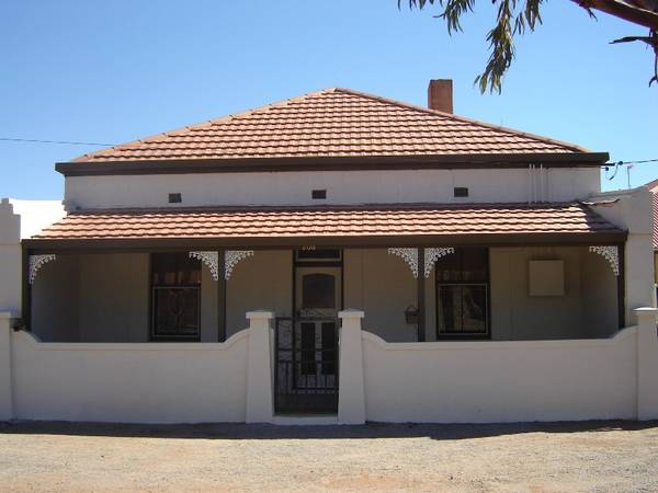 208 Rowe Street Picture 1