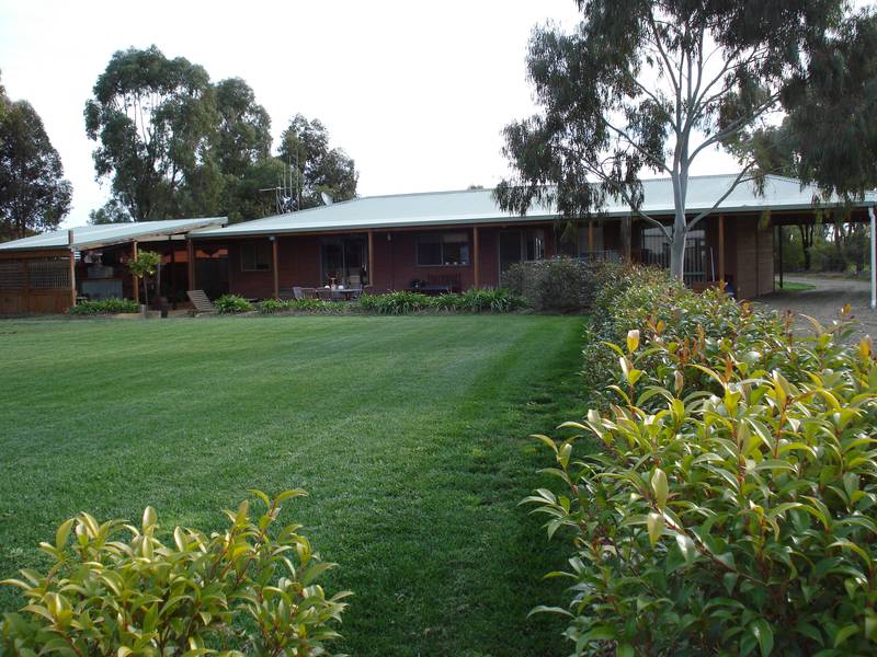 CLOSE TO MURRAY RIVER Picture 1