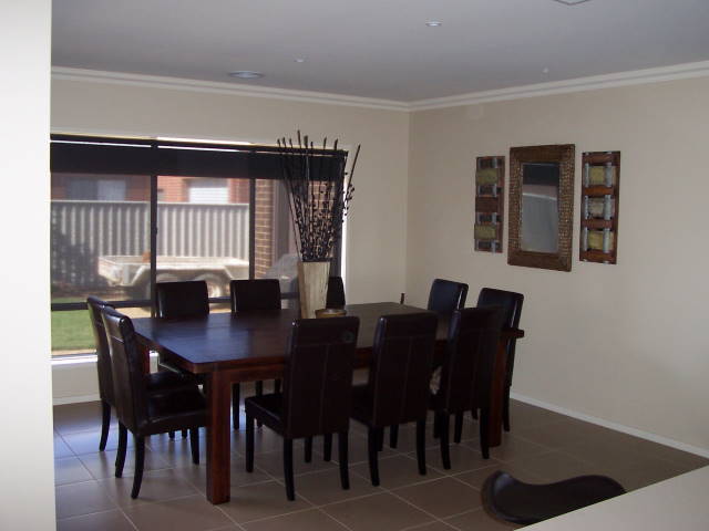 ELIGANT FAMILY HOME Picture 2