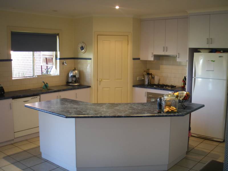 FAMILY HOME ON 2 ACRES Picture 2