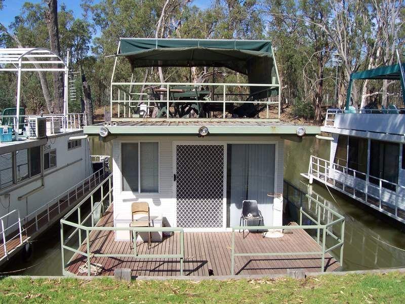HOUSEBOAT AND/OR MOORING Picture 1