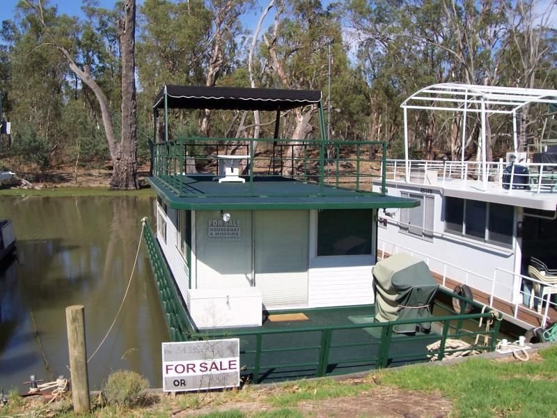 HOUSEBOAT AND/OR MOORING Picture 2