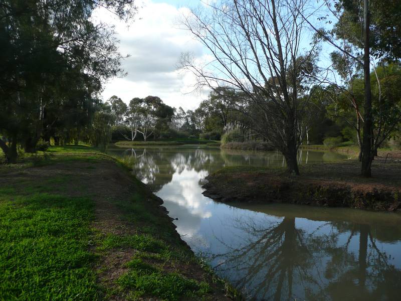 MURRAY RIVER NEXT DOOR Picture 3