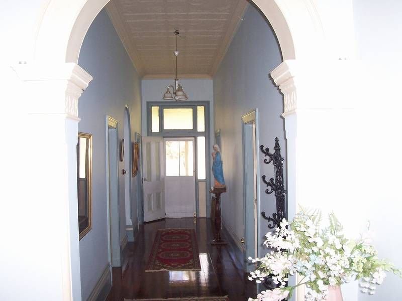 TWO HOMES, TWO INCOMES, MANY CHOICES Picture 2