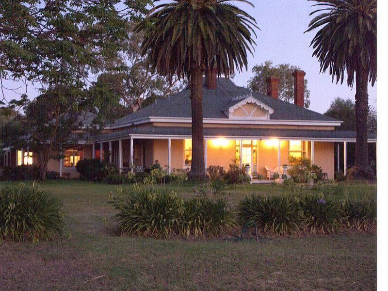 TWO HOMES, TWO INCOMES, MANY CHOICES Picture 1