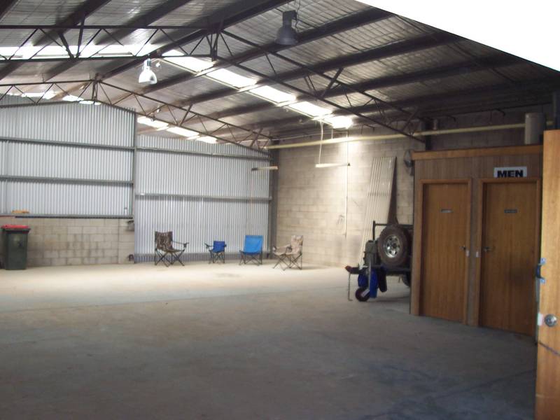 HIGH PROFILE COMMERCIAL PROPERTY Picture 3