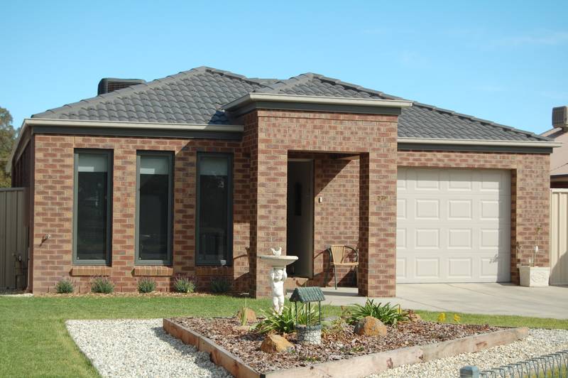 Near New, Close to Town Picture 1