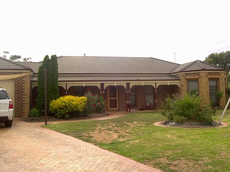 MODERN LIVING IN OLDER STYLE Picture 1