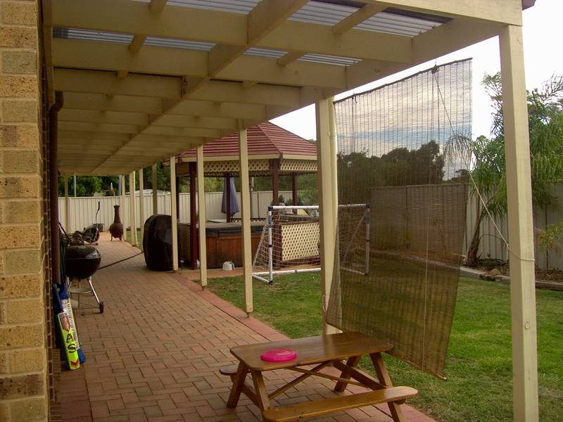 MODERN LIVING IN OLDER STYLE Picture 3