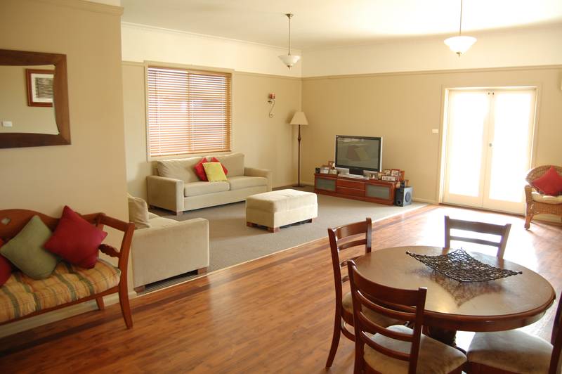 Rural Retreat Picture 1