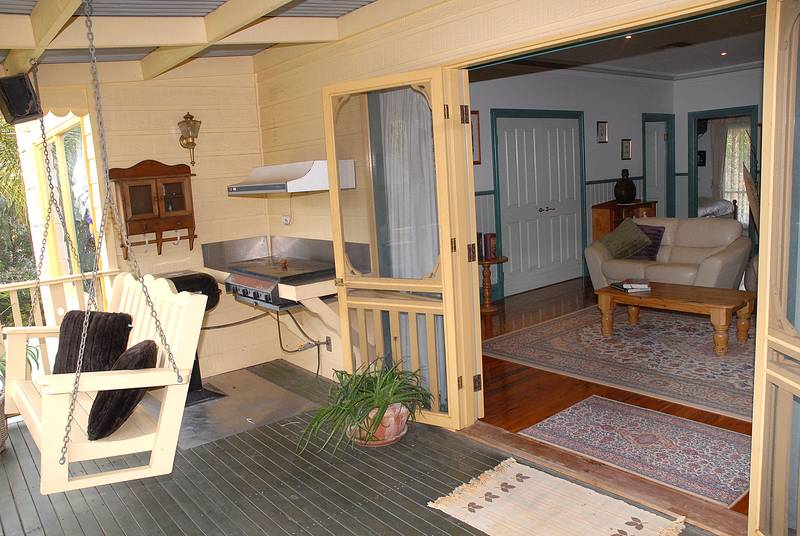 OASIS IN TOWN Picture 3