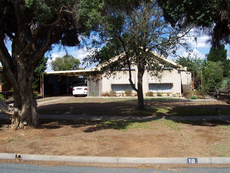 SPACIOUS 2 BEDROOM Picture 2