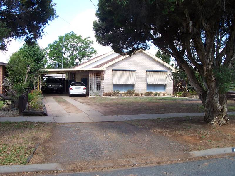 SPACIOUS 2 BEDROOM Picture 1