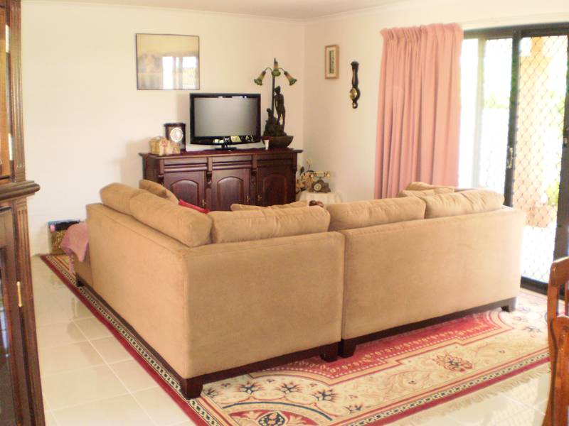 NOT A CENT TO SPEND Picture 3