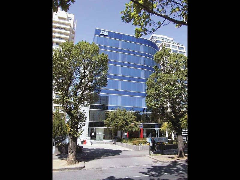 BRIGHT SMALL ST KILDA RD OFFICE OVERLOOKING FAWKNER PARK Picture 1