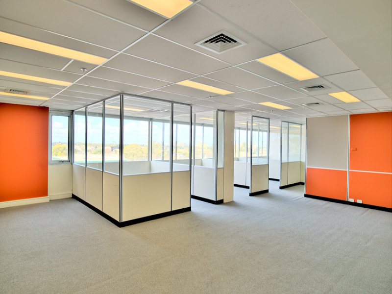 BRIGHT, PROFESSIONAL TOORAK VILLAGE OFFICES Picture 2