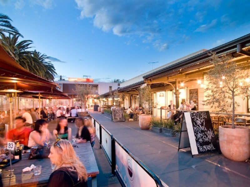 COSMOPOLITAN INVESTMENT Picture 2