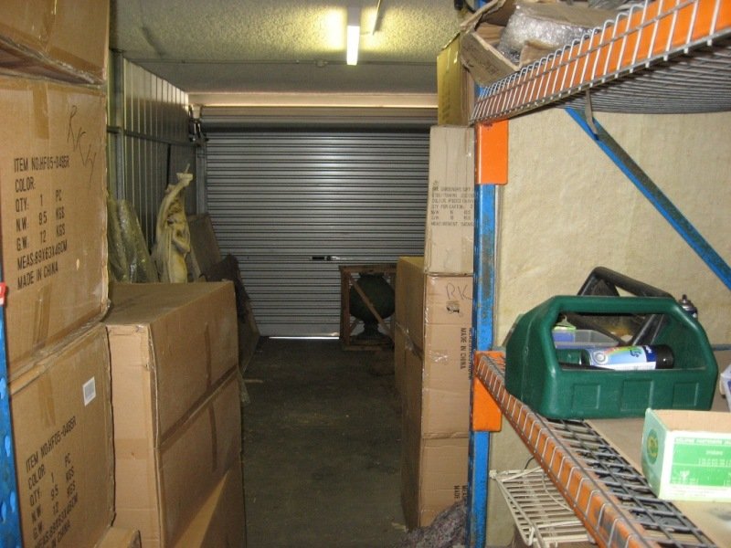 OUTSTANDING RETAIL SHOWROOM Picture