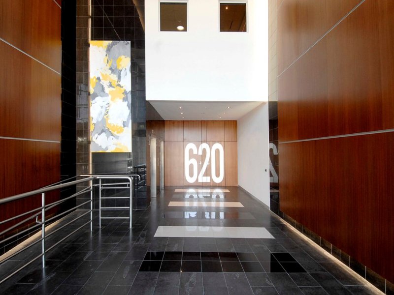 OUTSTANDING SHOWROOM Picture 2