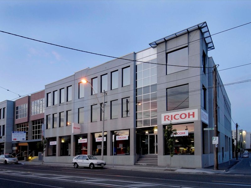 OUTSTANDING SHOWROOM Picture 1