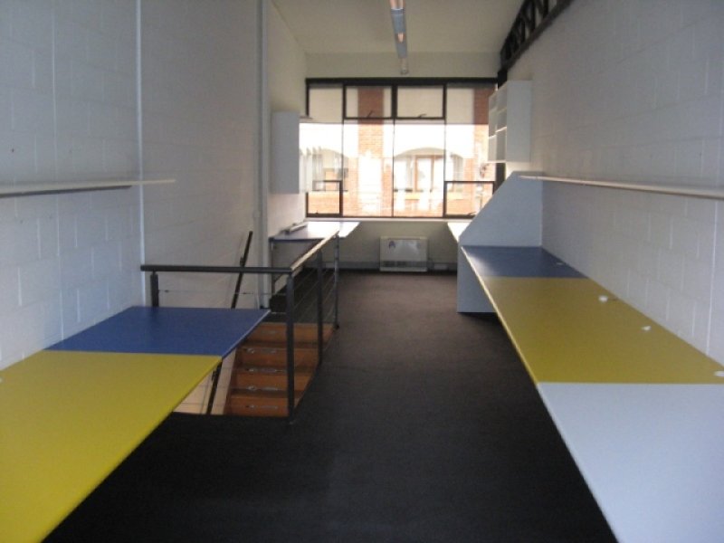 SELF CONTAINED OFFICE Picture 2