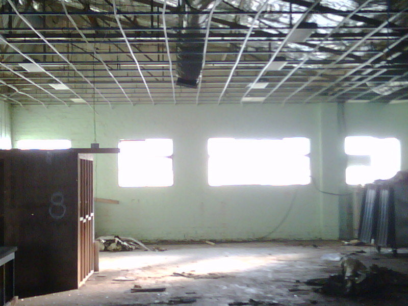 SHOWROOM FRONTING PLENTY RD Picture 2