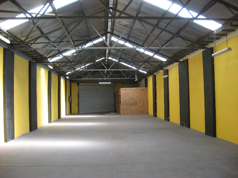 SHOWROOM/WAREHOUSE Picture 3