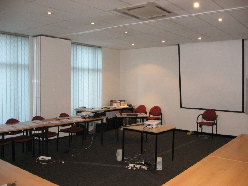 WAREHOUSE & OFFICE Picture 3